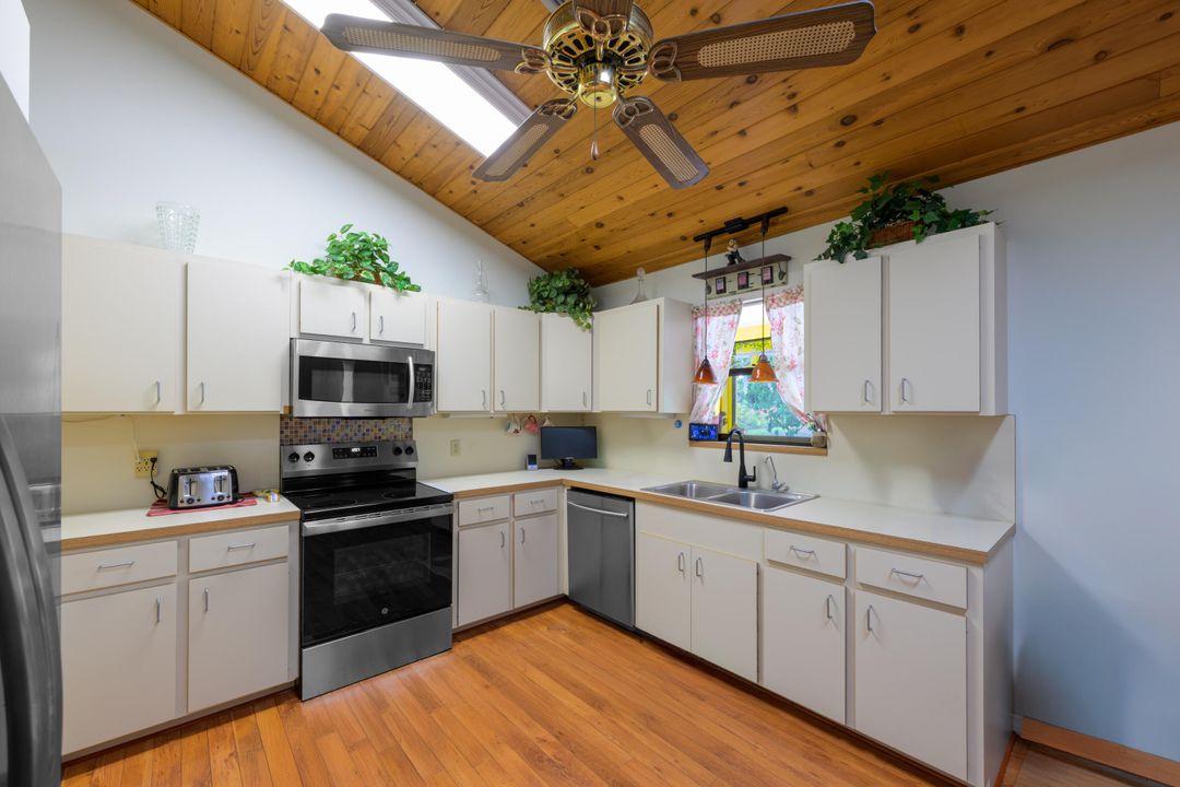 For Sale: $750,000 (3 beds, 2 baths, 2288 Square Feet)