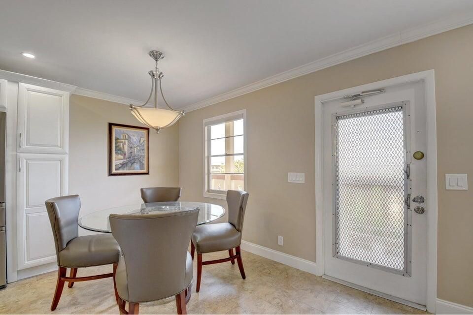 合同活跃: $2,000 (2 贝兹, 2 浴室, 896 平方英尺)