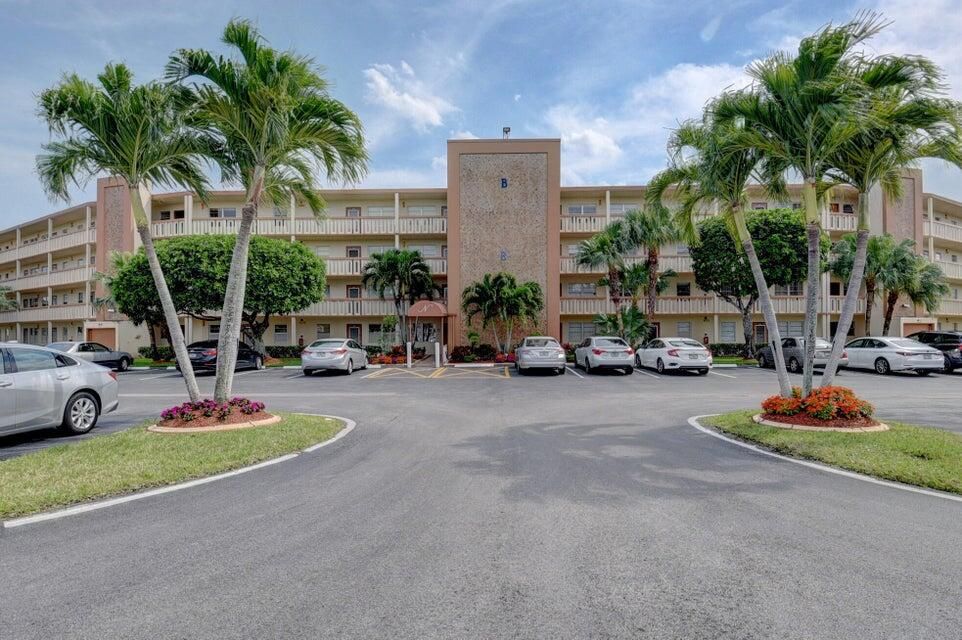 合同活跃: $2,000 (2 贝兹, 2 浴室, 896 平方英尺)