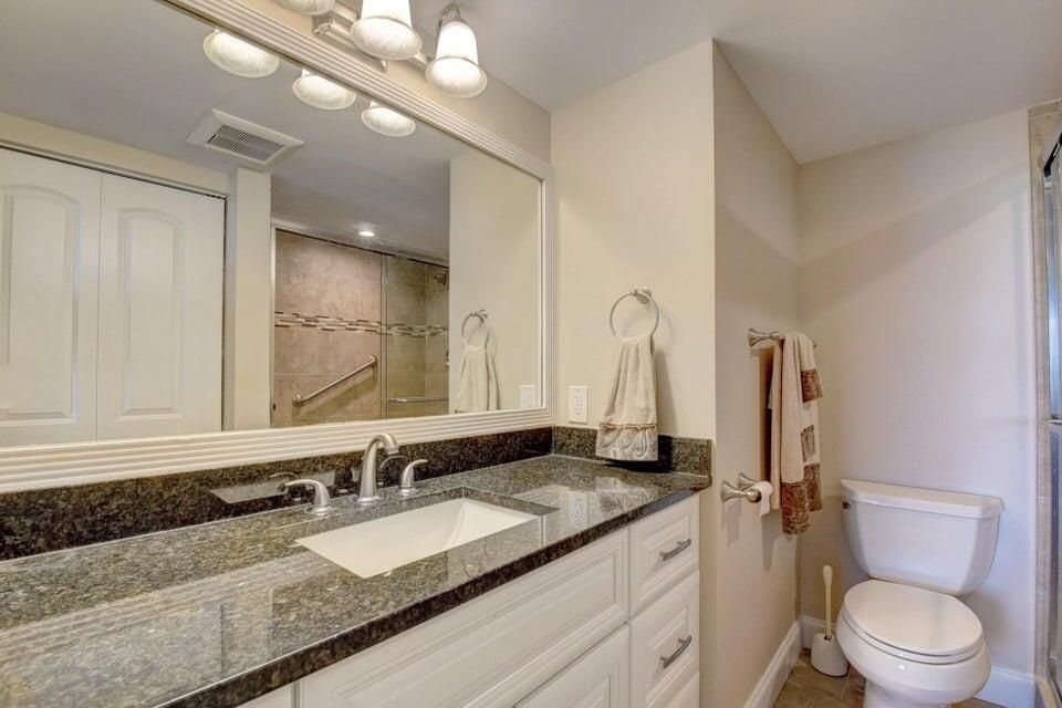 合同活跃: $2,000 (2 贝兹, 2 浴室, 896 平方英尺)