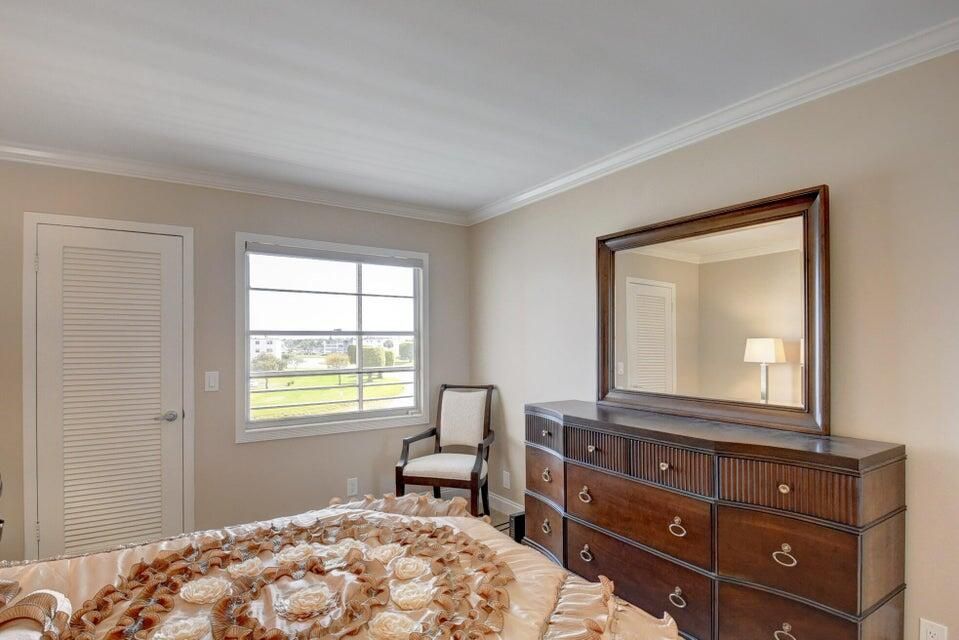 合同活跃: $2,000 (2 贝兹, 2 浴室, 896 平方英尺)