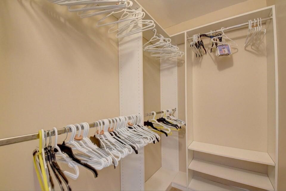 合同活跃: $2,000 (2 贝兹, 2 浴室, 896 平方英尺)