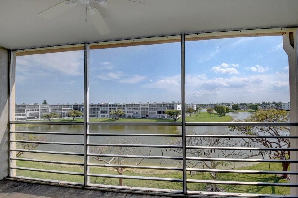 合同活跃: $2,000 (2 贝兹, 2 浴室, 896 平方英尺)