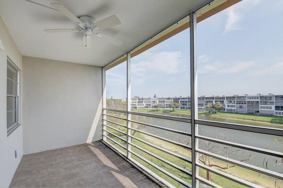 合同活跃: $2,000 (2 贝兹, 2 浴室, 896 平方英尺)