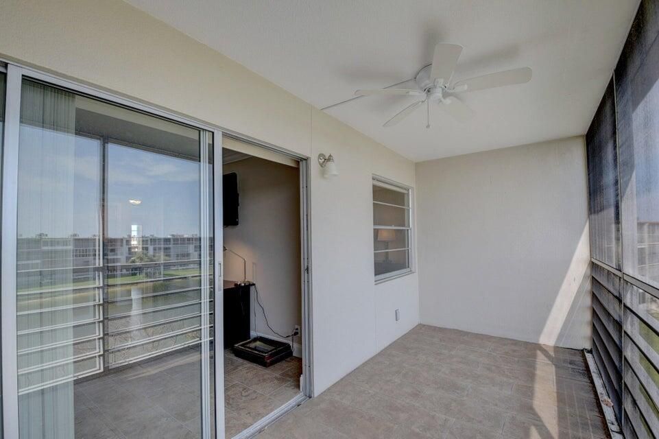 合同活跃: $2,000 (2 贝兹, 2 浴室, 896 平方英尺)