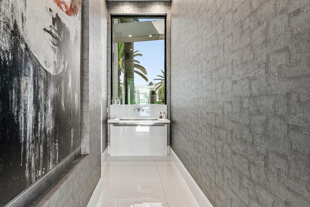 For Sale: $9,950,000 (6 beds, 8 baths, 9041 Square Feet)