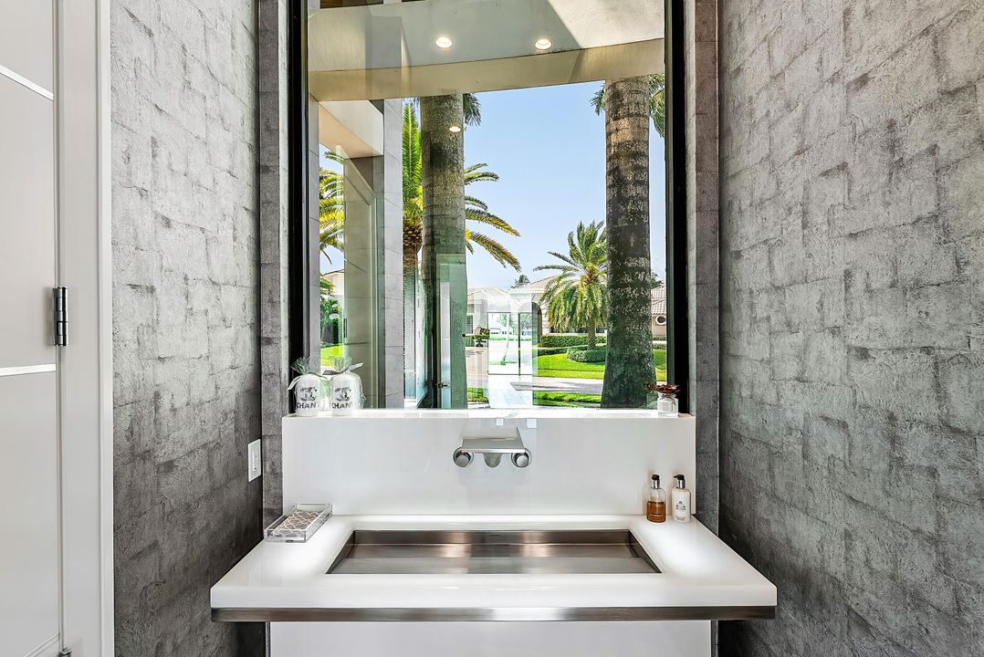 For Sale: $9,950,000 (6 beds, 8 baths, 9041 Square Feet)