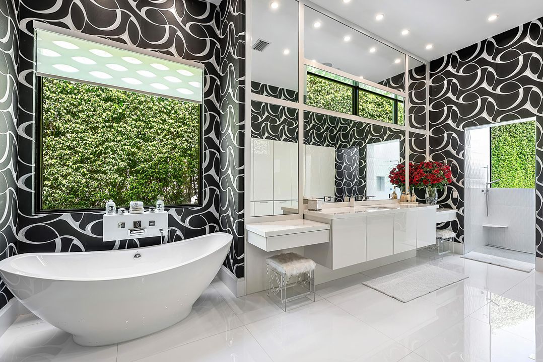 For Sale: $9,950,000 (6 beds, 8 baths, 9041 Square Feet)