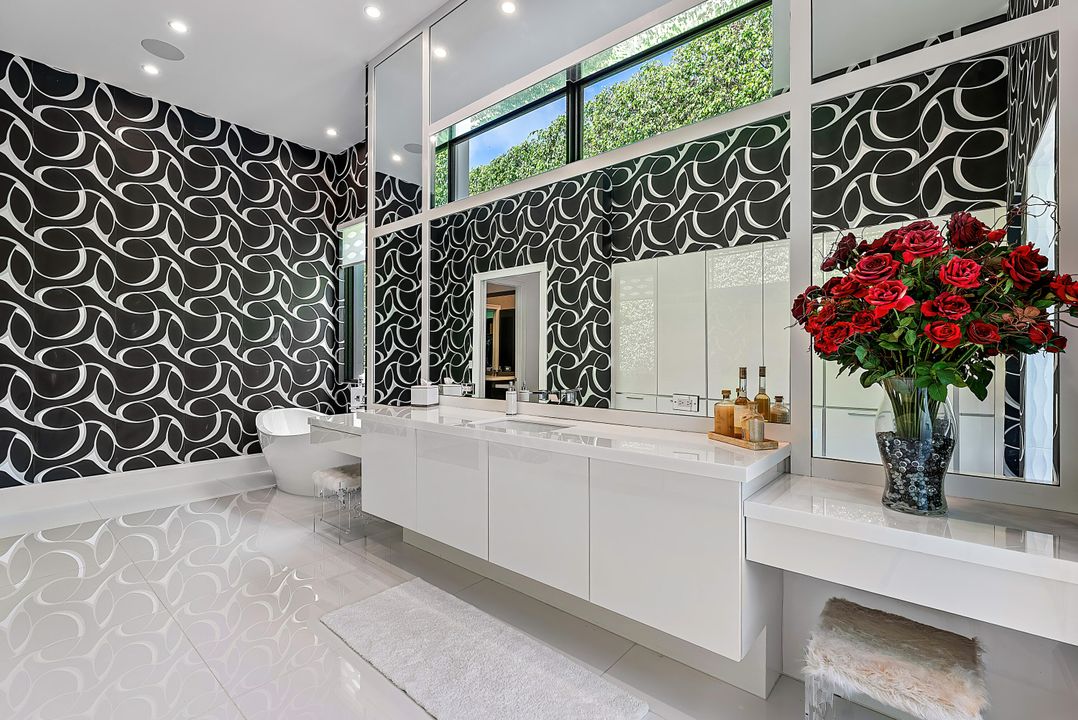 For Sale: $9,950,000 (6 beds, 8 baths, 9041 Square Feet)