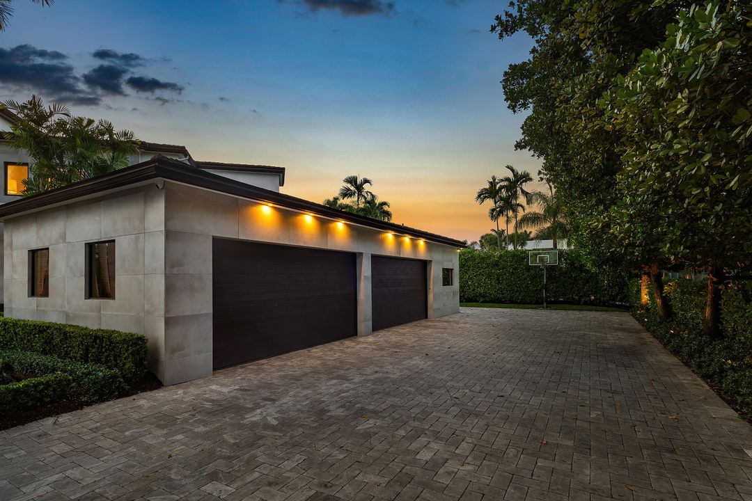 For Sale: $9,950,000 (6 beds, 8 baths, 9041 Square Feet)