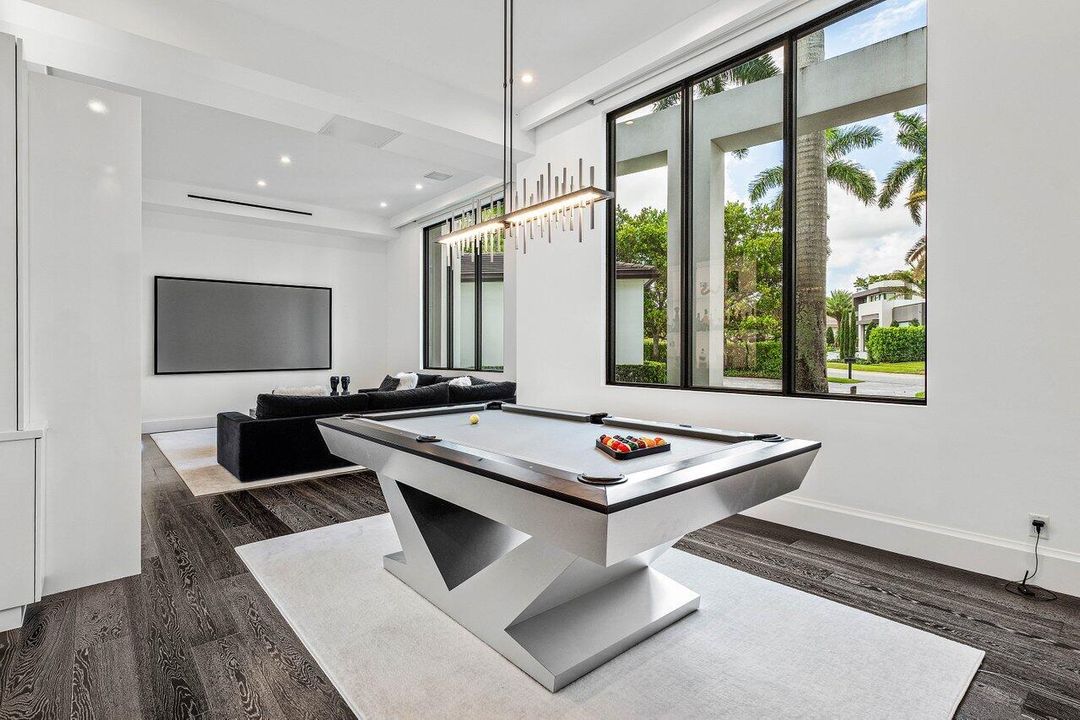 For Sale: $9,950,000 (6 beds, 8 baths, 9041 Square Feet)