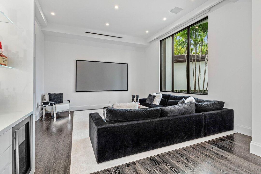 For Sale: $9,950,000 (6 beds, 8 baths, 9041 Square Feet)