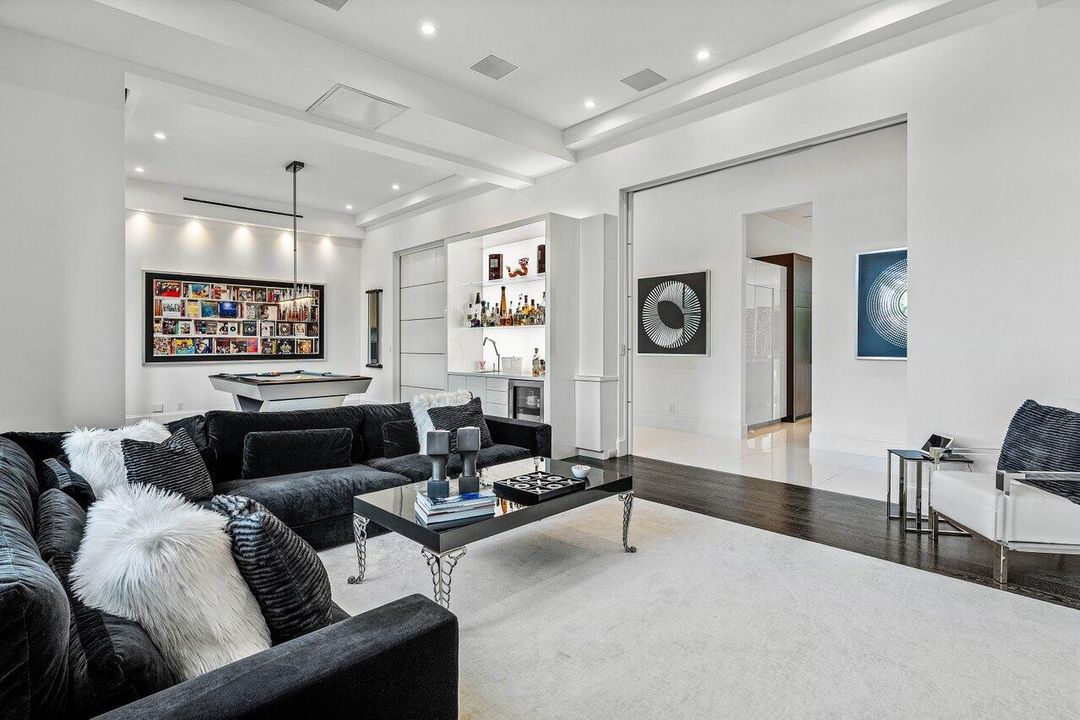 For Sale: $9,950,000 (6 beds, 8 baths, 9041 Square Feet)