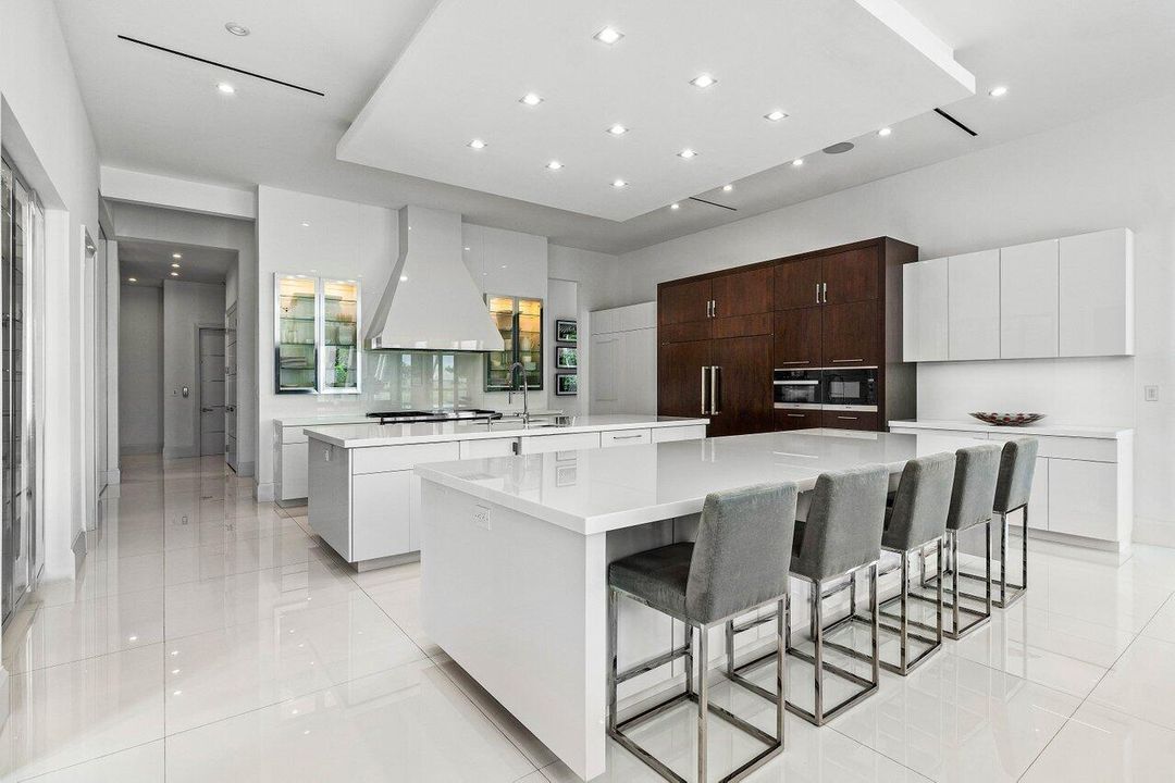 For Sale: $9,950,000 (6 beds, 8 baths, 9041 Square Feet)