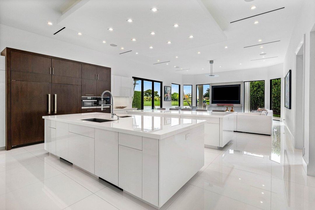 For Sale: $9,950,000 (6 beds, 8 baths, 9041 Square Feet)