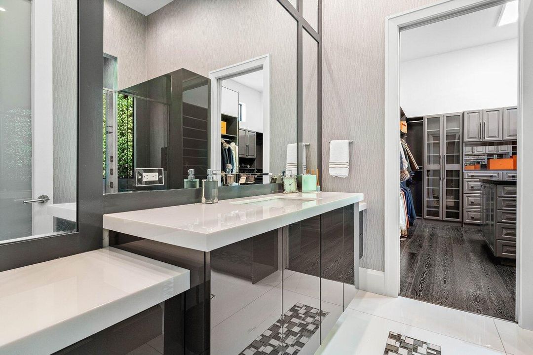 For Sale: $9,950,000 (6 beds, 8 baths, 9041 Square Feet)