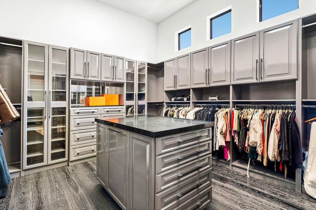 For Sale: $9,950,000 (6 beds, 8 baths, 9041 Square Feet)