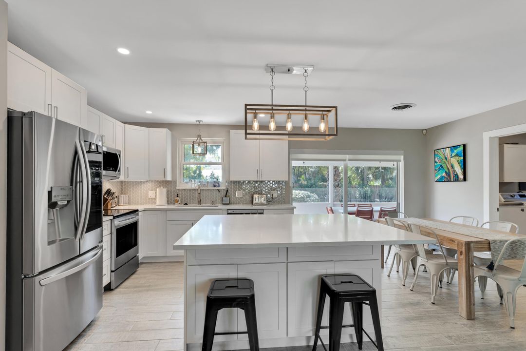 出租: $5,350 (3 贝兹, 2 浴室, 1215 平方英尺)