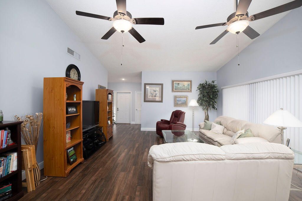 En Venta: $360,000 (2 camas, 2 baños, 1711 Pies cuadrados)