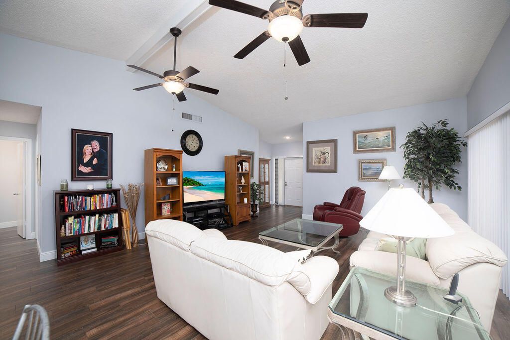 En Venta: $360,000 (2 camas, 2 baños, 1711 Pies cuadrados)