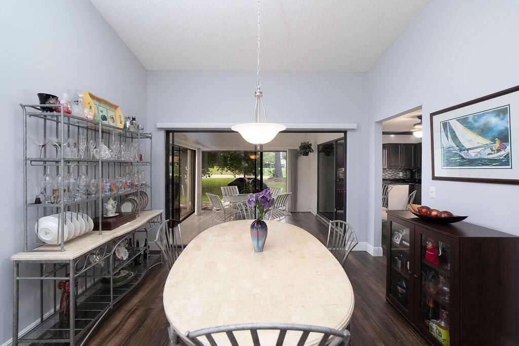 En Venta: $360,000 (2 camas, 2 baños, 1711 Pies cuadrados)