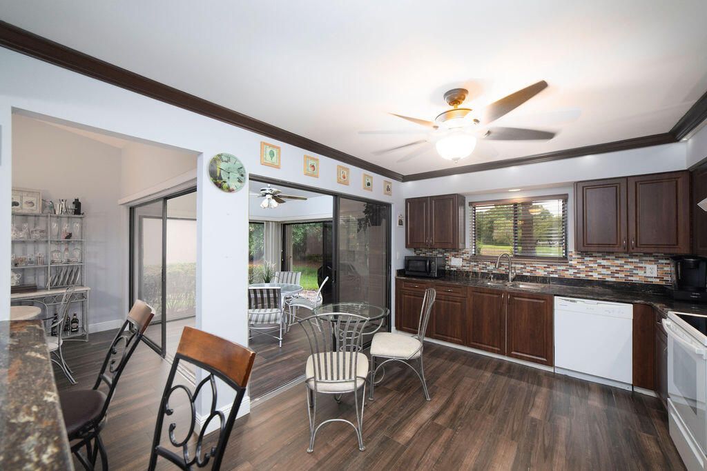 En Venta: $360,000 (2 camas, 2 baños, 1711 Pies cuadrados)