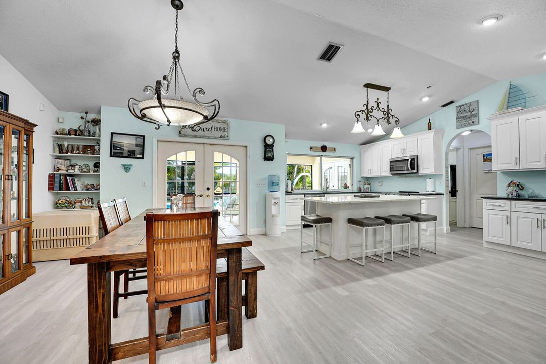 For Sale: $979,500 (4 beds, 2 baths, 2399 Square Feet)