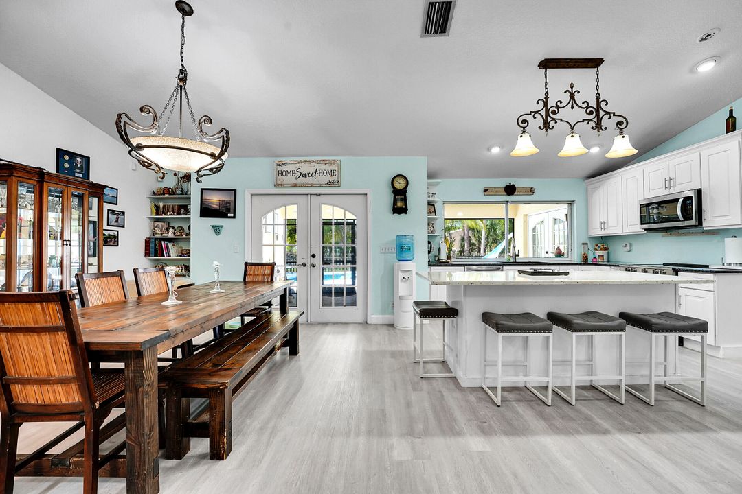 For Sale: $979,500 (4 beds, 2 baths, 2399 Square Feet)