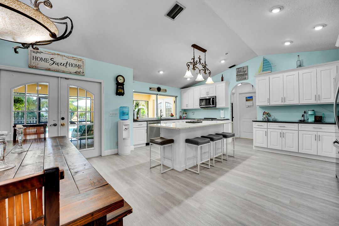 For Sale: $979,500 (4 beds, 2 baths, 2399 Square Feet)