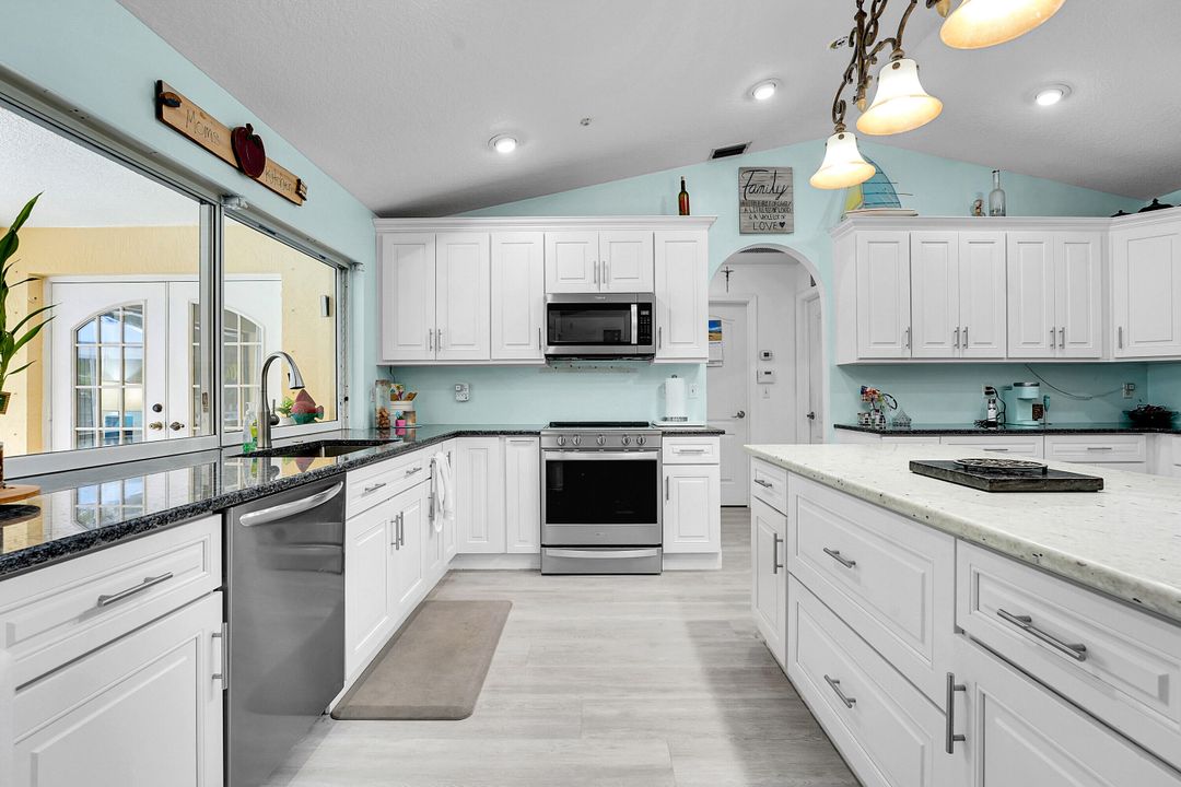 For Sale: $979,500 (4 beds, 2 baths, 2399 Square Feet)