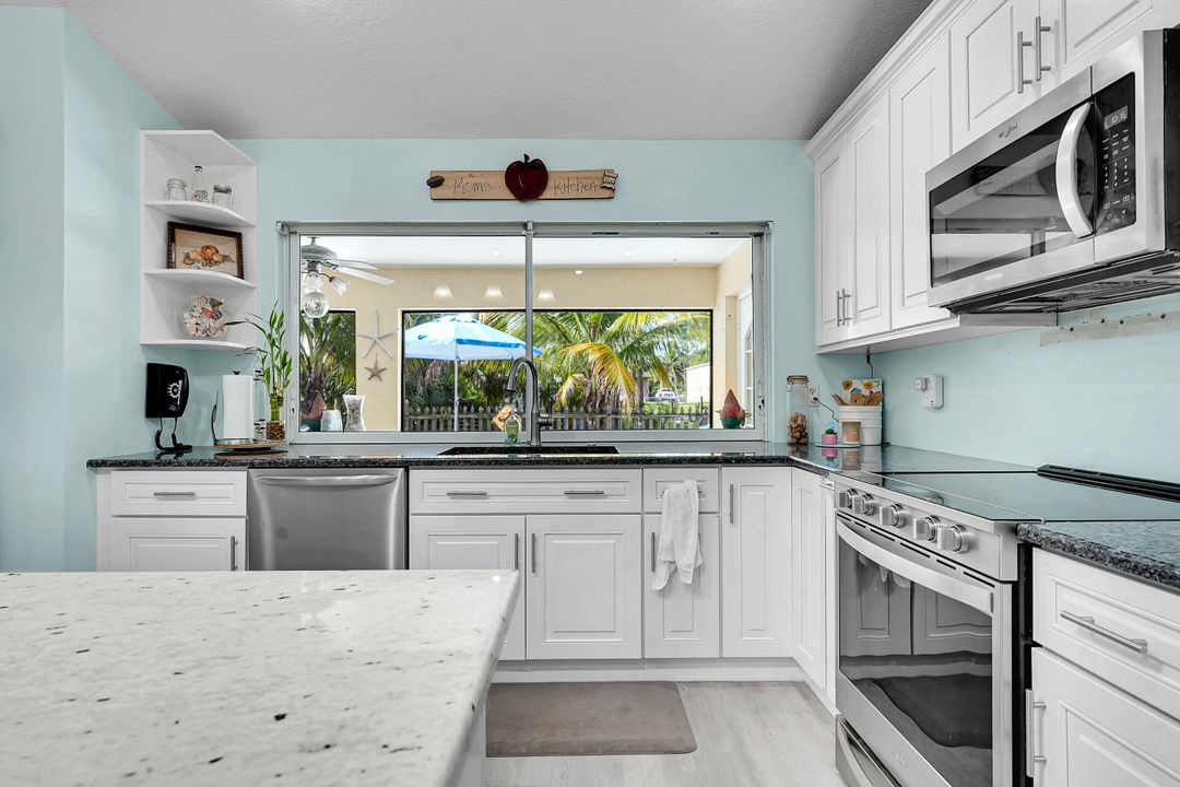 For Sale: $979,500 (4 beds, 2 baths, 2399 Square Feet)