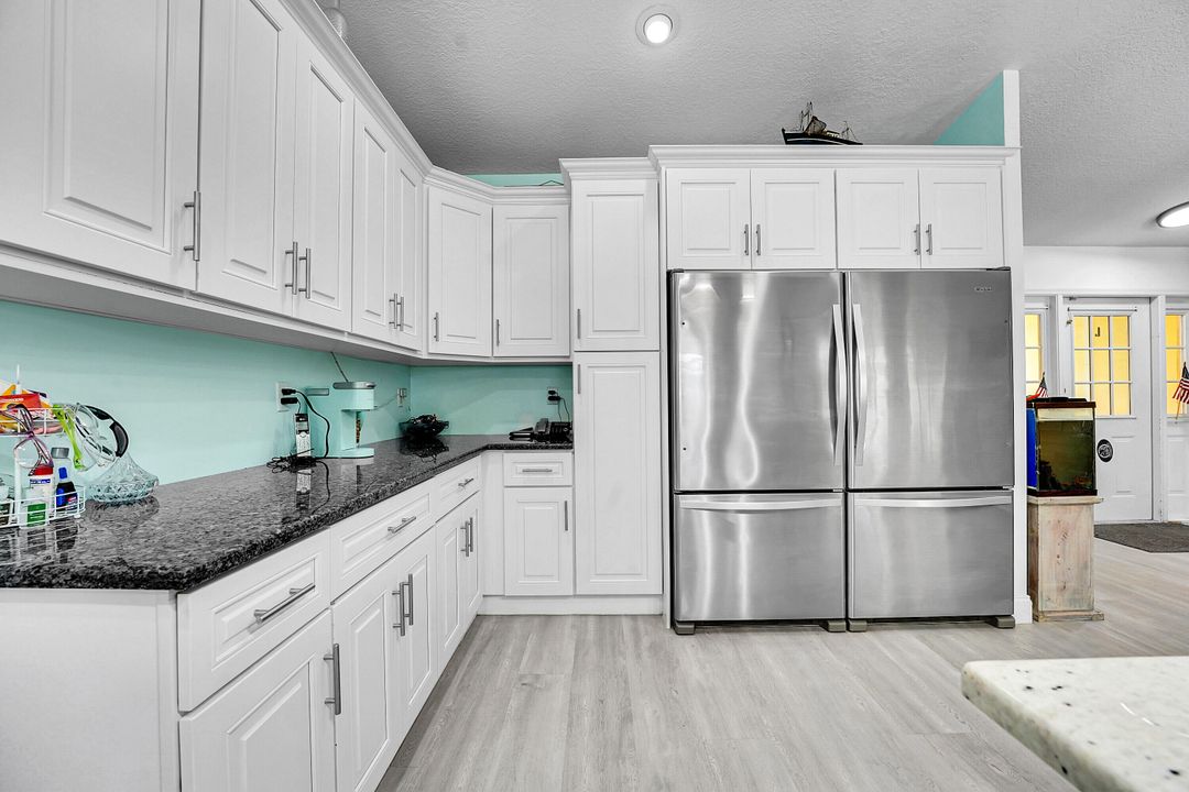 For Sale: $979,500 (4 beds, 2 baths, 2399 Square Feet)