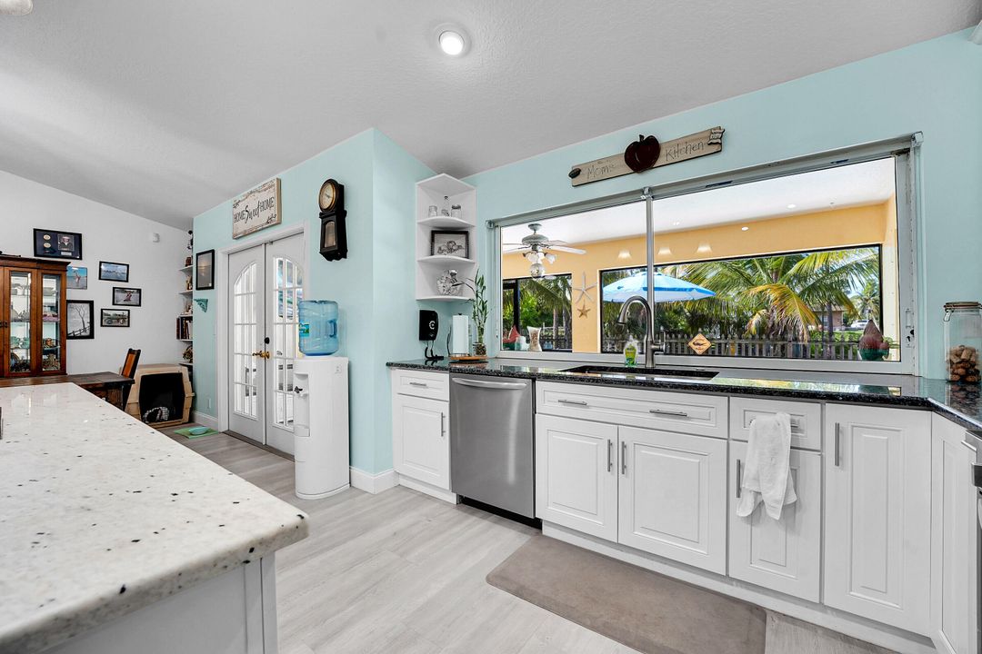 For Sale: $979,500 (4 beds, 2 baths, 2399 Square Feet)