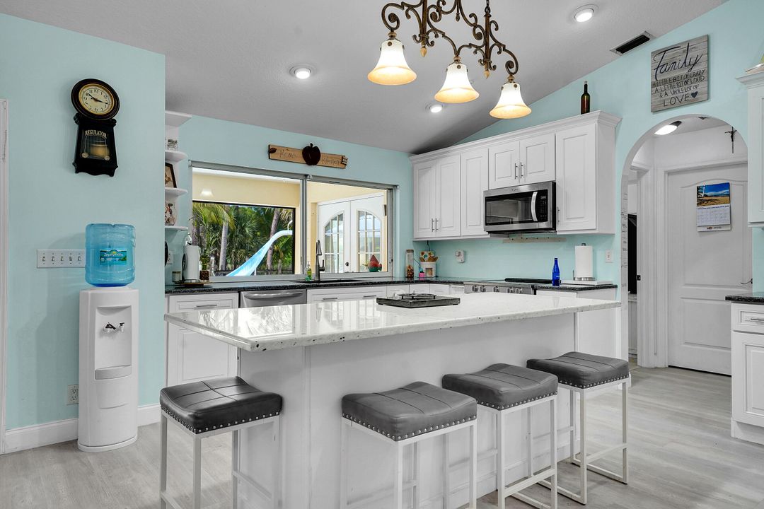 For Sale: $979,500 (4 beds, 2 baths, 2399 Square Feet)