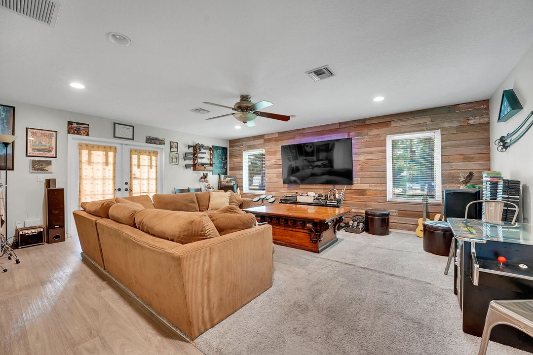 For Sale: $979,500 (4 beds, 2 baths, 2399 Square Feet)