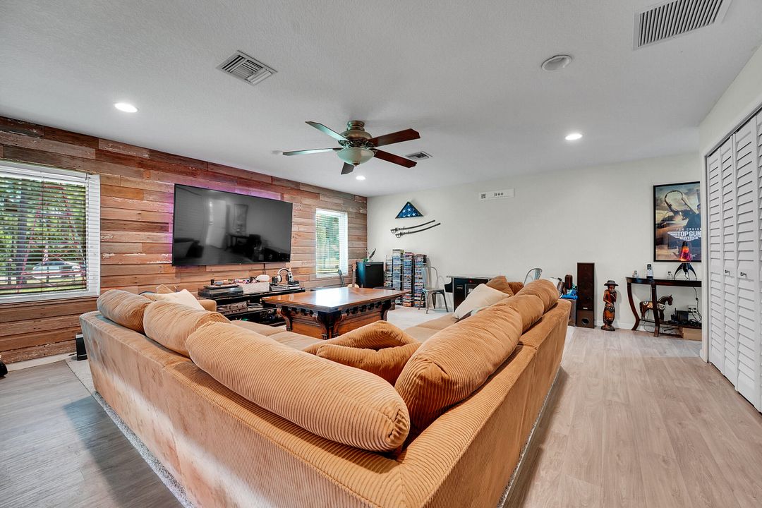 For Sale: $979,500 (4 beds, 2 baths, 2399 Square Feet)