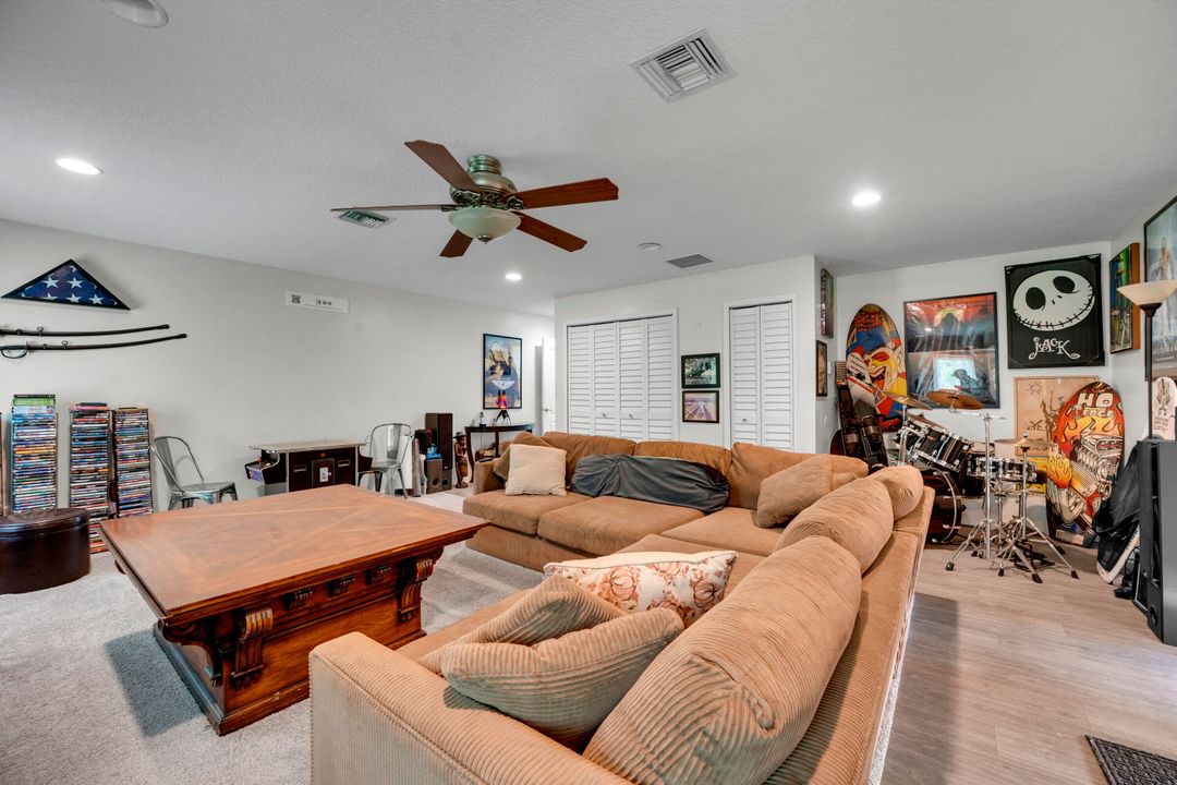 For Sale: $979,500 (4 beds, 2 baths, 2399 Square Feet)