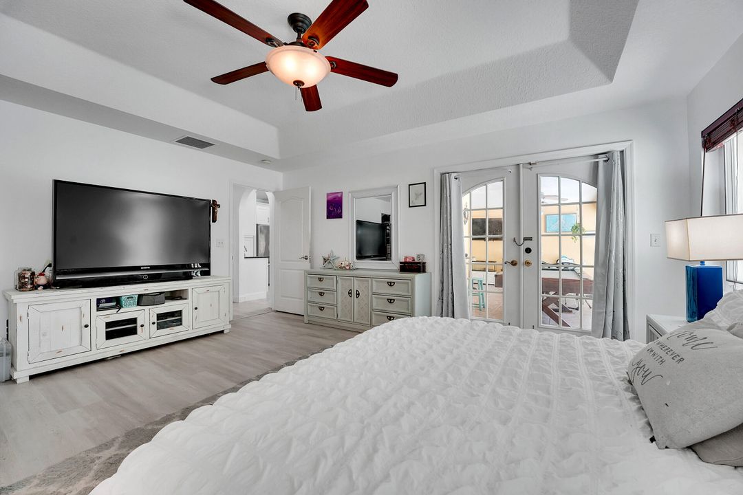 For Sale: $979,500 (4 beds, 2 baths, 2399 Square Feet)