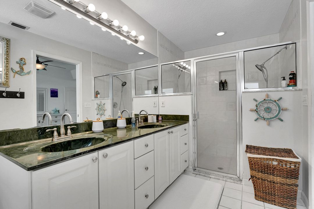 For Sale: $979,500 (4 beds, 2 baths, 2399 Square Feet)