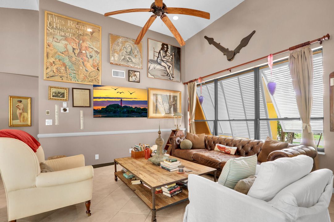 合同活跃: $650,000 (3 贝兹, 2 浴室, 2347 平方英尺)