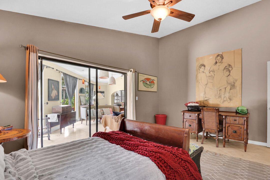 合同活跃: $650,000 (3 贝兹, 2 浴室, 2347 平方英尺)