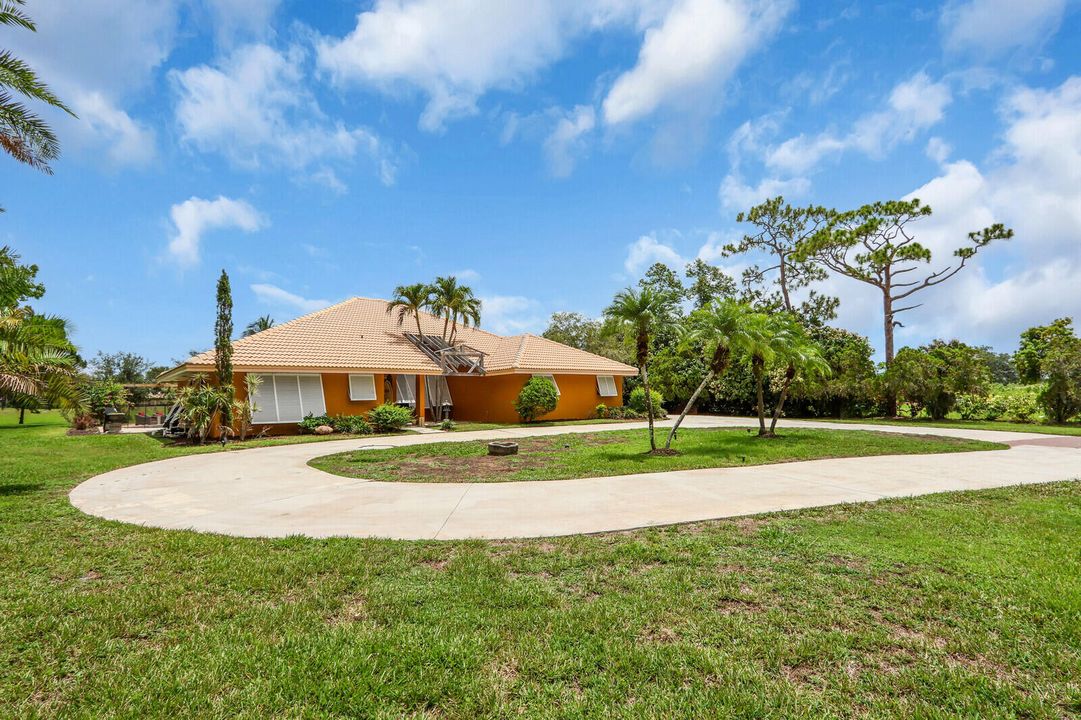 合同活跃: $650,000 (3 贝兹, 2 浴室, 2347 平方英尺)