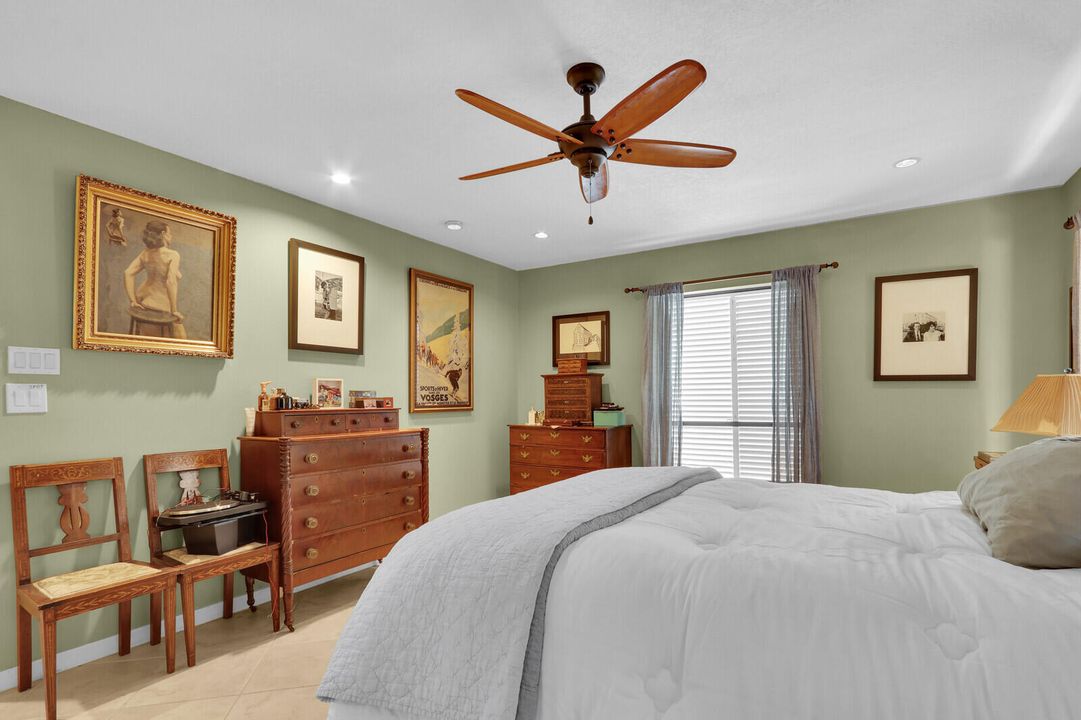 合同活跃: $650,000 (3 贝兹, 2 浴室, 2347 平方英尺)