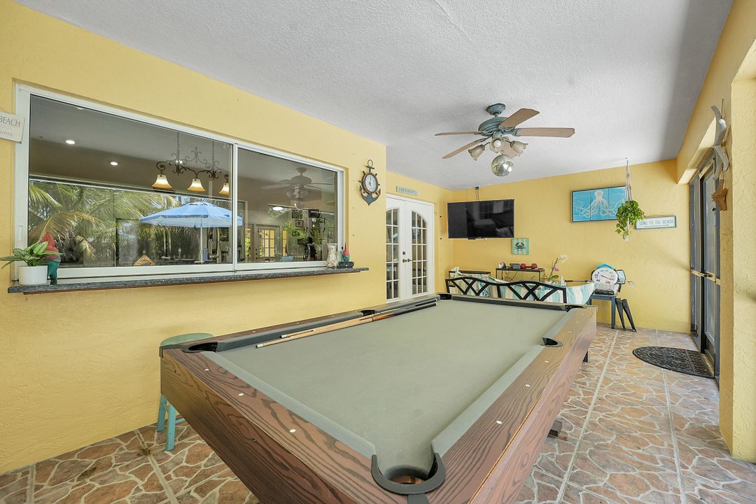 For Sale: $979,500 (4 beds, 2 baths, 2399 Square Feet)