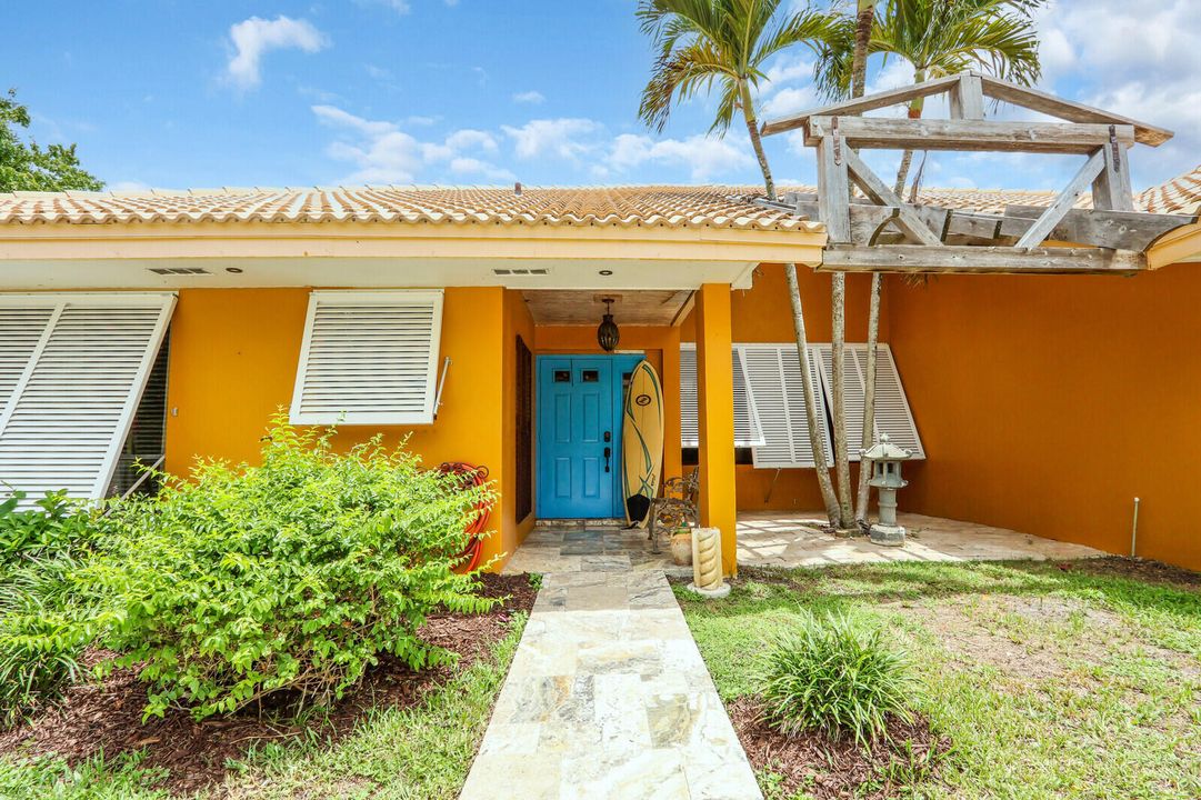 合同活跃: $650,000 (3 贝兹, 2 浴室, 2347 平方英尺)