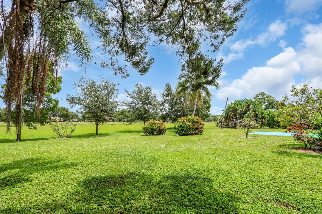 合同活跃: $650,000 (3 贝兹, 2 浴室, 2347 平方英尺)