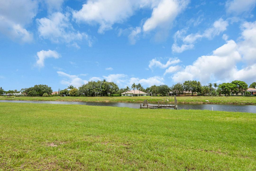 合同活跃: $650,000 (3 贝兹, 2 浴室, 2347 平方英尺)