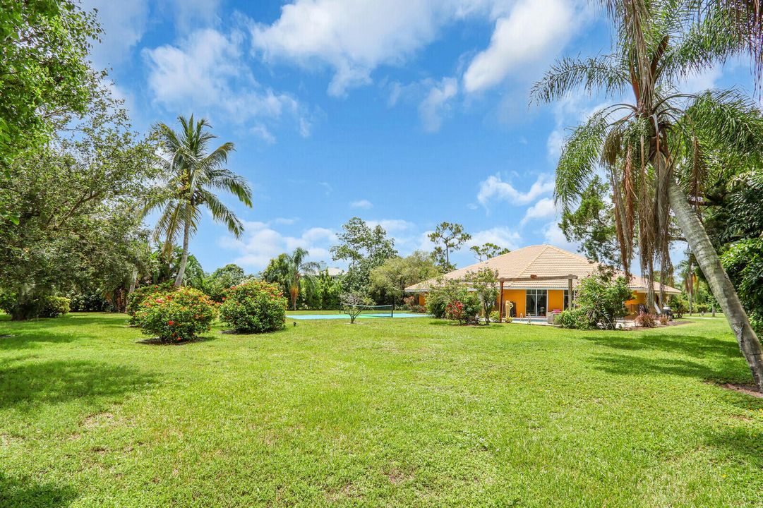 合同活跃: $650,000 (3 贝兹, 2 浴室, 2347 平方英尺)