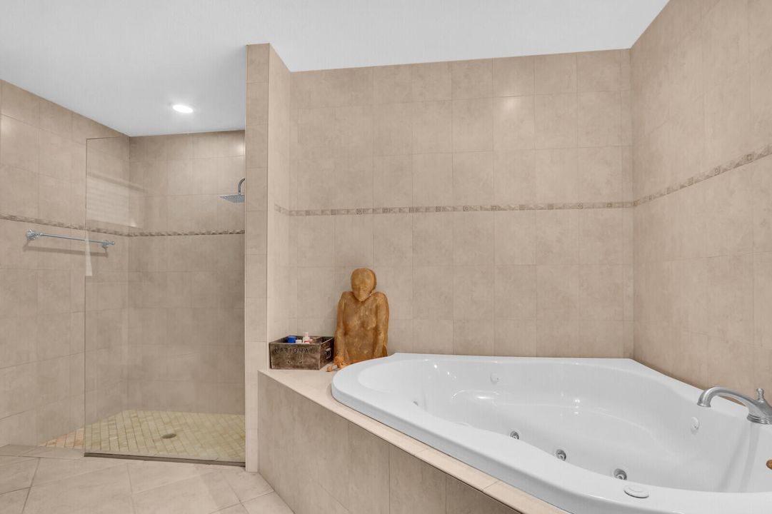 合同活跃: $650,000 (3 贝兹, 2 浴室, 2347 平方英尺)