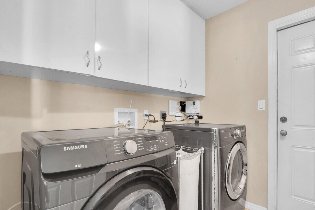 合同活跃: $650,000 (3 贝兹, 2 浴室, 2347 平方英尺)